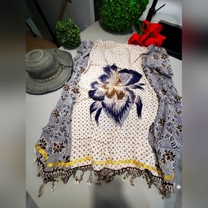 NWOT Superbe paréo servant de "cover-up" au maillot de bain avec strass cousus